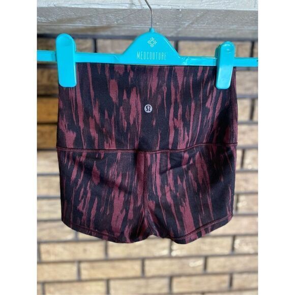 Lululemon Athletic Shorts‎ - Picture 2 of 5